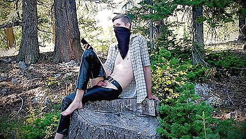 Maske and ready for cash