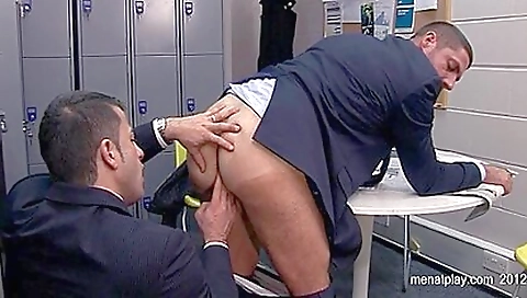 Hot milf with huge ass-s