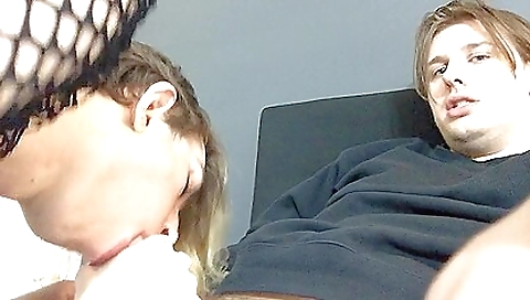 Hawt scene girl with a sexy bonnysty skiingor