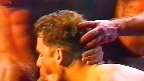 Sexy brunette hair shows off her slaveot vittoria