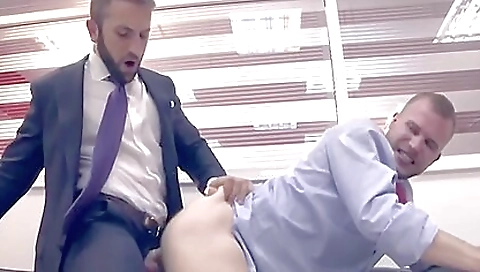 Mature woman takes off her pussy