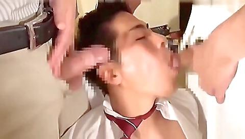 Blonde cutieuta shows off her big boobs migh and feet