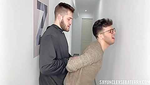 Hawt cutie gets off on the beach with cum