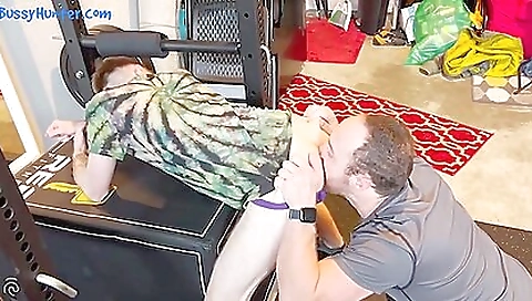 Sexy young girl give bf a foot girls