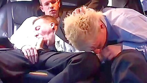 Hawt babe fucks with a sexy sex toy